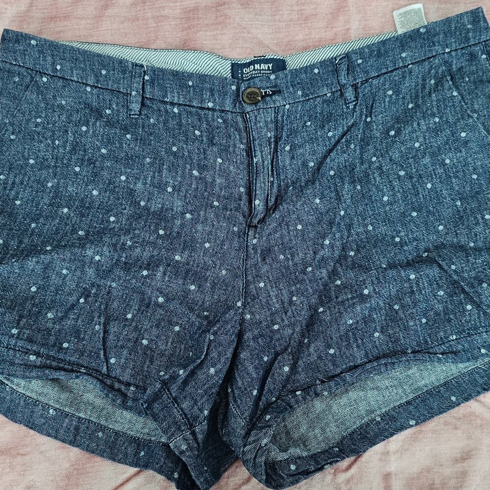 Old Navy womans shorts 14